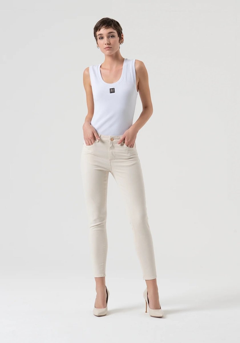 Jeans Slim Effetto Push Up in Raso - immagine 2
