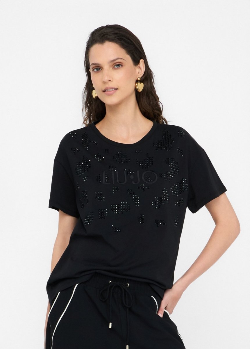 T-shirt con borchie