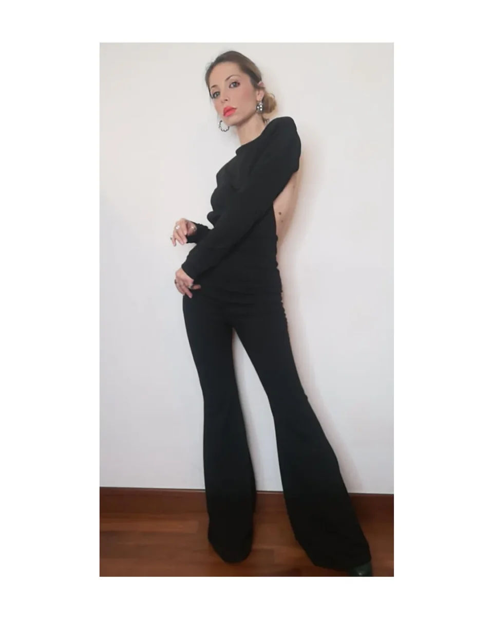 Tuta intera a zampa con cut out! - immagine 2