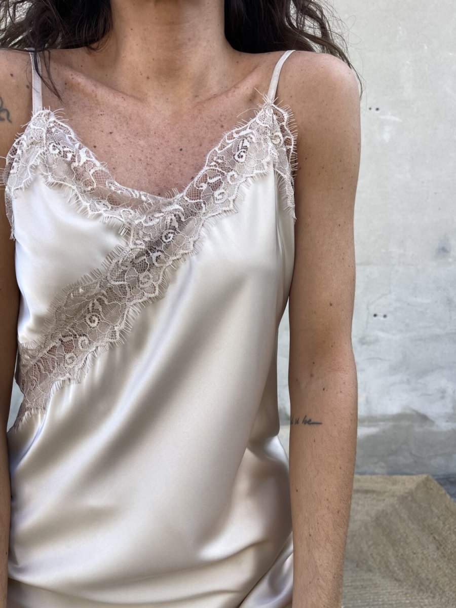 Lingerie in pizzo crema - immagine 7